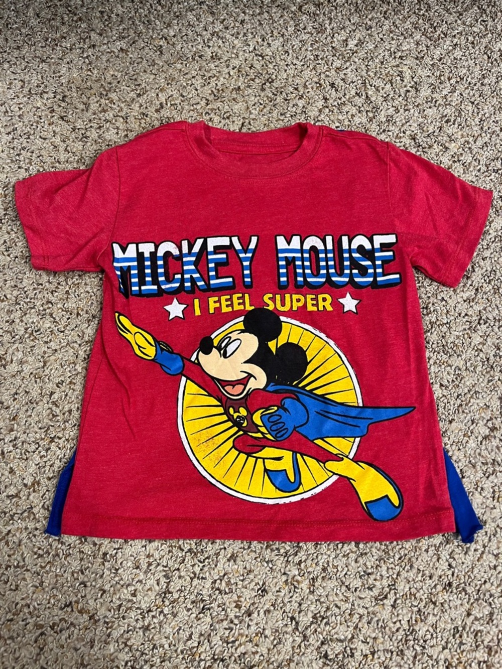 🍀6/$20 Disney Mickey Mouse ‘I feel super’ tee with detachable Velcro blue cape